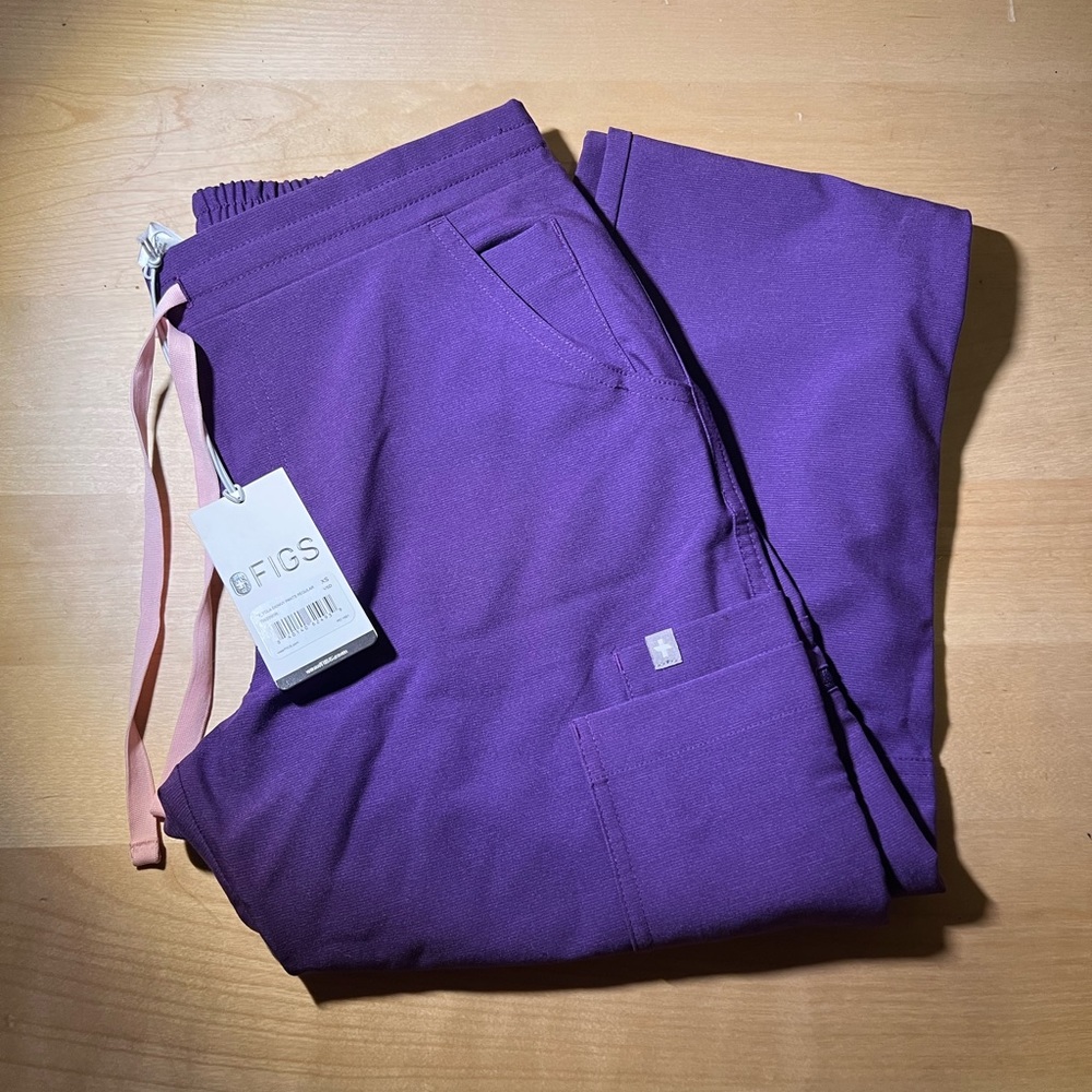 FIGS Ultraviolet Women’s Scrub SET